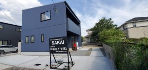 SAKAI株式会社 ブルーのLIFEBOXの外観